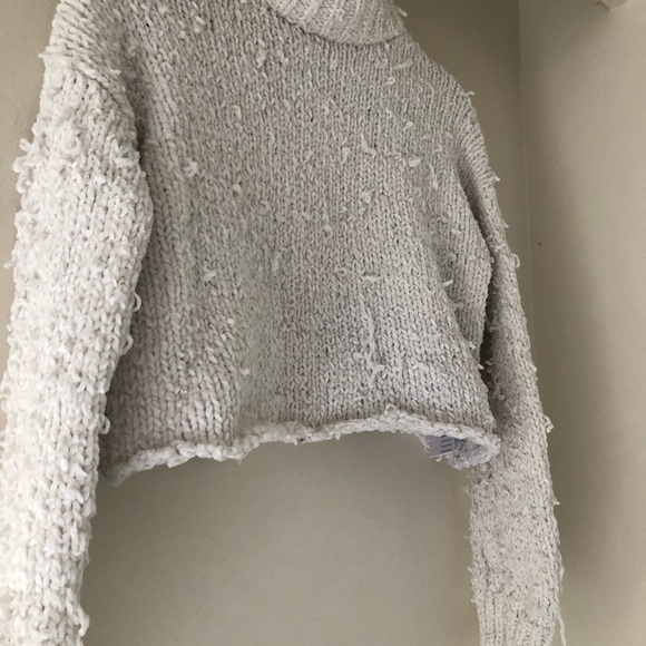❌SOLD❌Urban Outfitters Fuzzy Cropped Knit - Picture 7 of 7